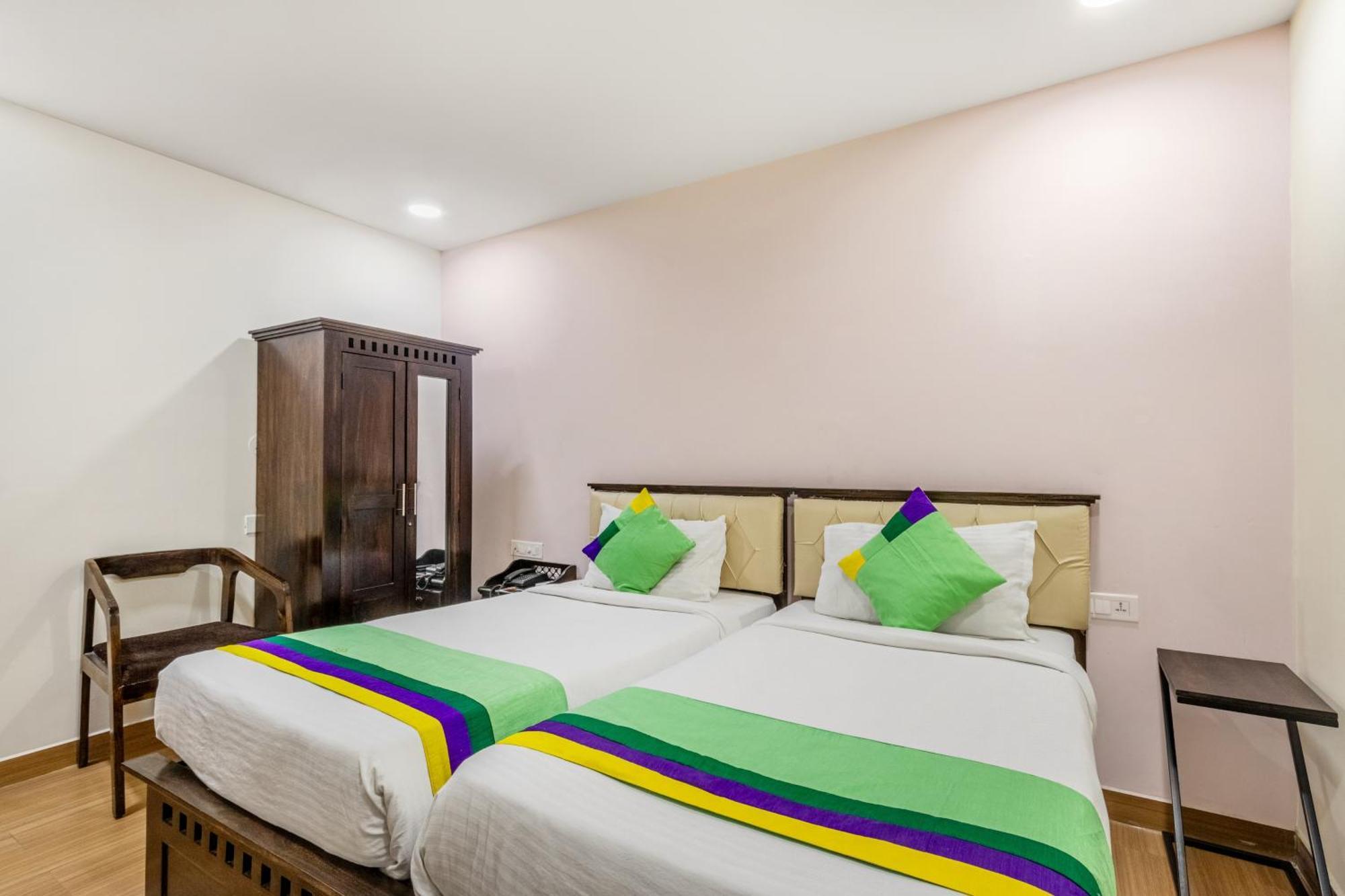 Treebo Purple Square Hotel Hyderabad Exterior photo